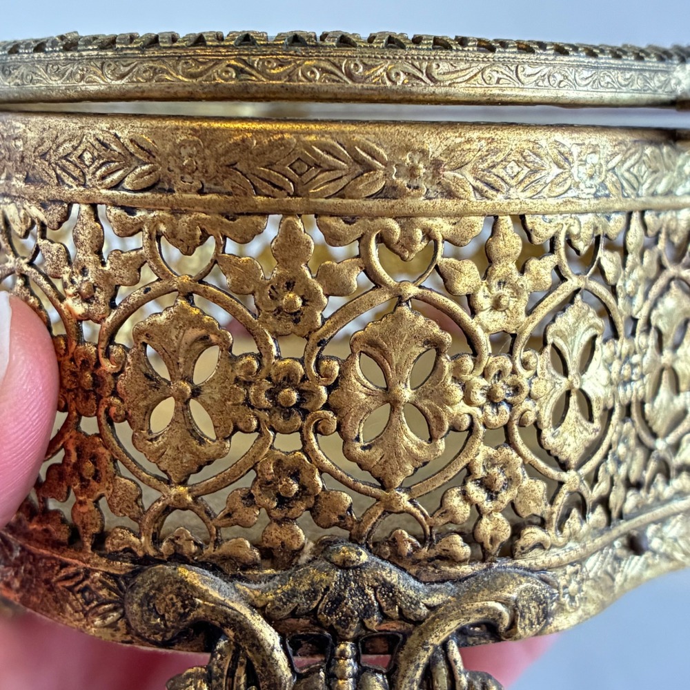 Vintage Gold Tone Heart Shaped Jewelry Box Ormolu Filigree Glass Lid Footed - Picture 11 of 16